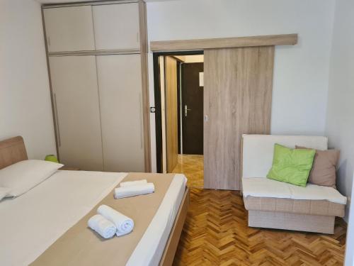 One-Bedroom Apartment image 10