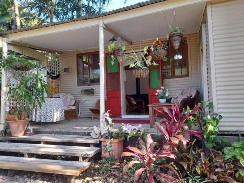 Quirky Cottage in Centre of Maleny, Walk Everywhere
