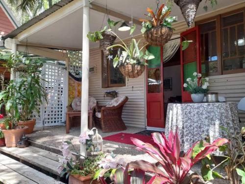 Quirky Cottage in Centre of Maleny, Walk Everywhere