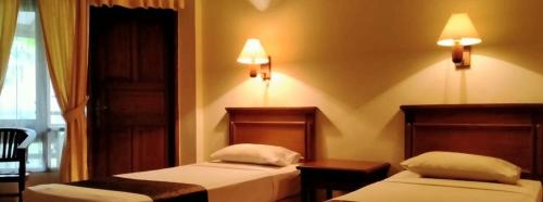 2 twin beds
