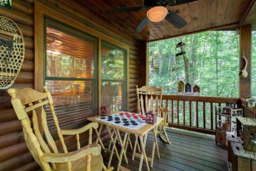 Mountain Spirit Cabin - Fireplace and Hot Tub in Blue Ridge, USA