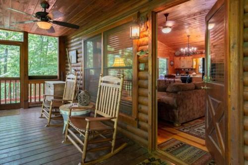 Mountain Spirit Cabin - Fireplace and Hot Tub in Blue Ridge, USA