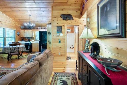Mountain Spirit Cabin - Fireplace and Hot Tub in Blue Ridge, USA