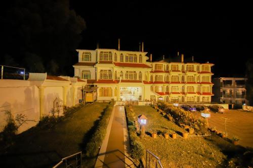 Royal Palace Resort Bhagsunag