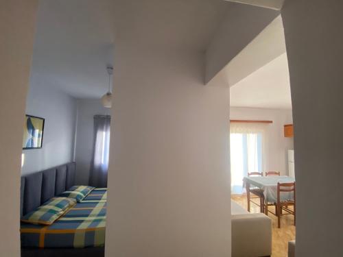 One-Bedroom Apartment image 2