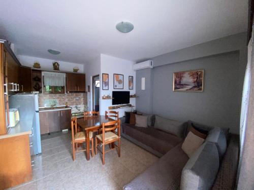 2 bedrooms, 4 beds
