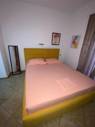 Queen Room image 9