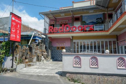 RedDoorz near Desa Wisata Tambi Dieng