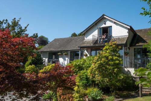 Regent Hotel By The Lake - image 9