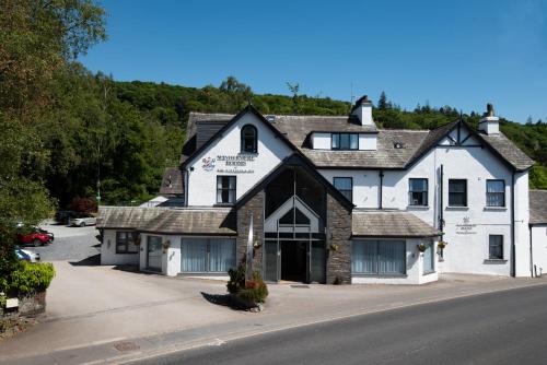 Regent Hotel By The Lake - image 3