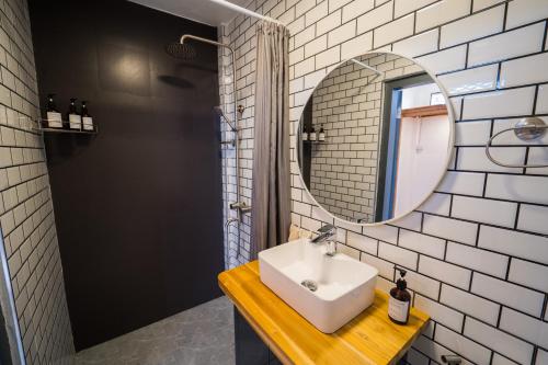 Deluxe Double or Twin Room image 10