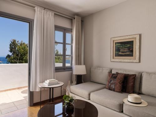 Petra Hotel & Suites - image 14
