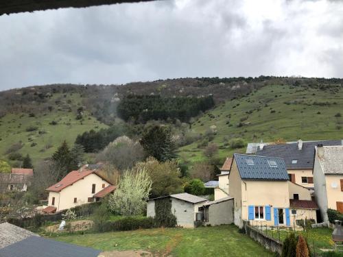 Logement neuf et moderne de montagne