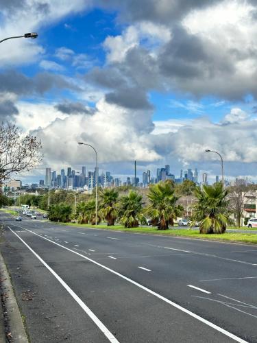 Footscray home just 7km away to Melbourne CBD newly stylist setup