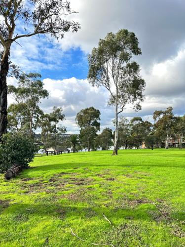 Footscray home just 7km away to Melbourne CBD newly stylist setup