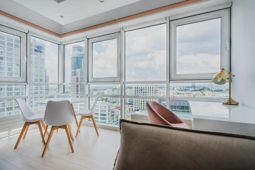 J&K Platinum Towers Room Type - Executive Suite on 19th floor