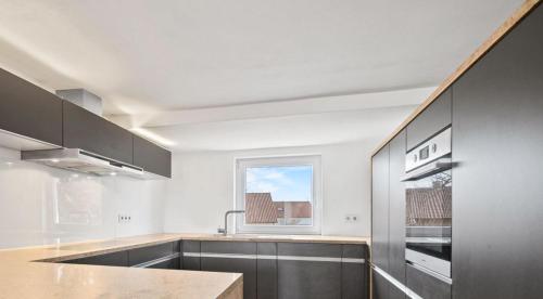 Beautiful Townhouse with 6 rooms free parking