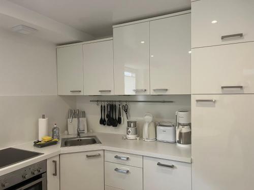 Iris 8 - Ruhige Souterrain-Wohnung in der Friesenstraße - main image