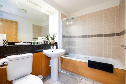 Lovely 2 BR apartment with balcony, Dublin (photo 8)