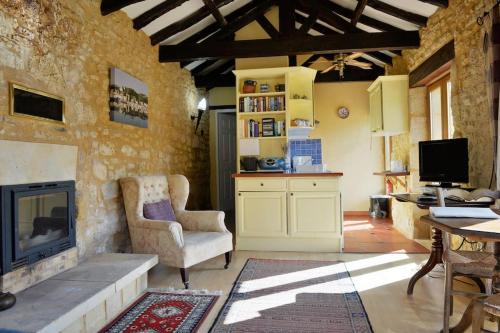 Cosy gîte with magnificent view, private terrace and shared swimming pool