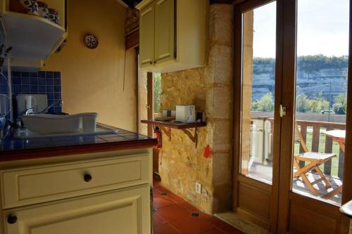 Cosy gîte with magnificent view, private terrace and shared swimming pool