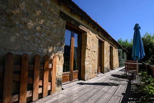 Cosy gîte with magnificent view, private terrace and shared swimming pool