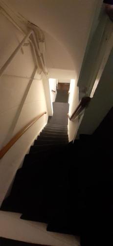 CHARLOTTE, not for parties, not a hotel, room with shared bathroom, no kitchen, Amsterdam (photo 10)