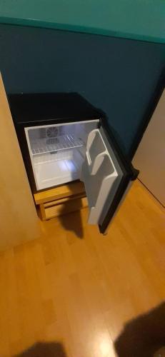 CHARLOTTE, not for parties, not a hotel, room with shared bathroom, no kitchen, Amsterdam (photo 8)