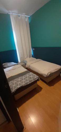 CHARLOTTE, not for parties, not a hotel, room with shared bathroom, no kitchen, Amsterdam (photo 2)