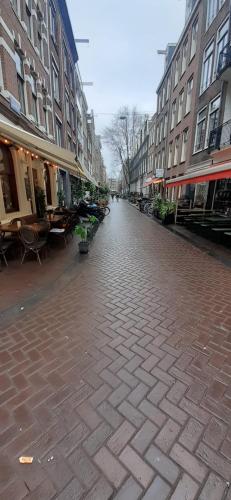 CHARLOTTE, not for parties, not a hotel, room with shared bathroom, no kitchen, Amsterdam (photo 5)