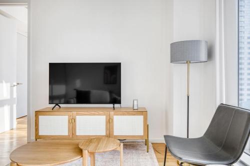 Midtown 1BR w Gym WD across from Rock Center NYC-670, New York (fotografie 2)
