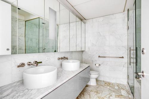 Midtown 1BR w Gym WD across from Rock Center NYC-670, New York (fotografie 10)