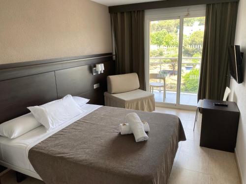 Double Room with Extra Bed (2 Adults + 1 Child)