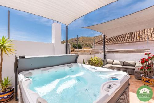 Town house with jacuzzi and foosball table