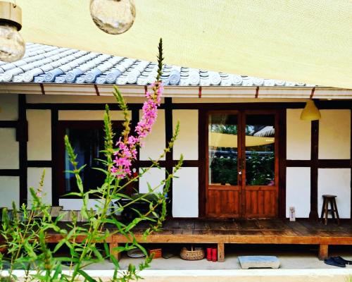 Jeonju Hanok Village Jamanjae