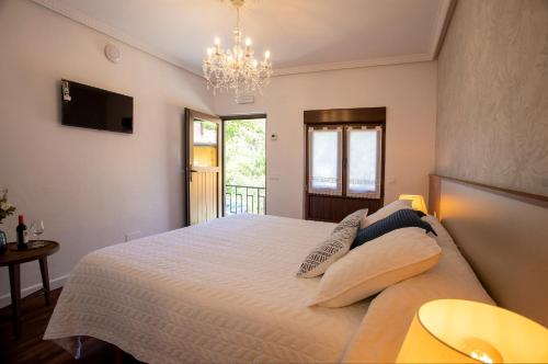 Las Dos Peñas Las Dos Peñas