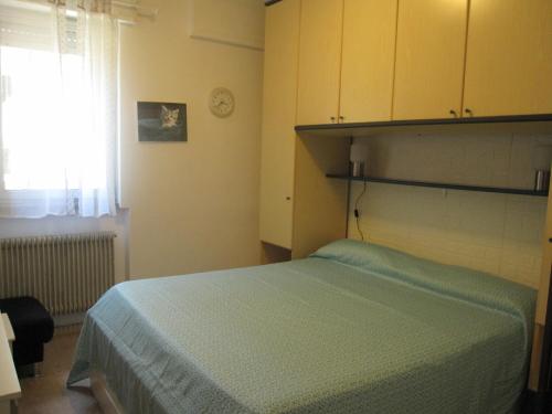 One-Bedroom Apartment image 5