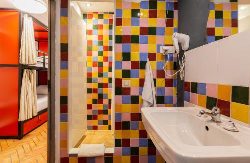 room detail thumbnail 2