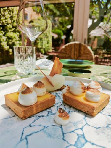 470037221 Hôtel La Pérouse Nice Baie des Anges