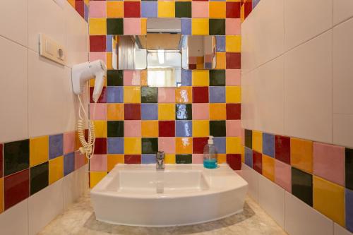 room detail thumbnail 2