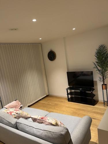Beautiful 2 bed Flat in Finchley Road, Camden, Londýn