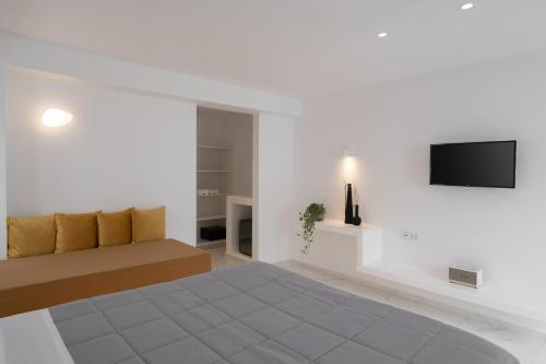 1 queen bed, 1 sofa bed