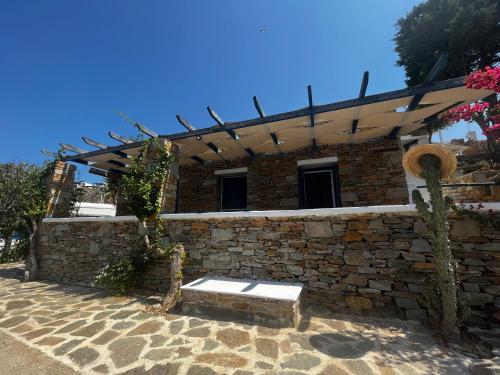 Cycladic House KRIOS with a Pool and 2min from the beach