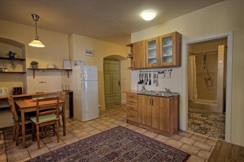Душ, Hostel Skautsky dom in Банська Штявніца