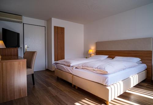 1 queen bed