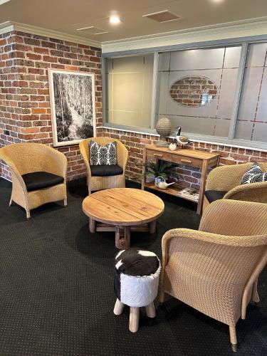 ห้องส่วนกลางสำหรับนั่งเล่น/ดูทีวี, แกรนด์ คันทรี ลอดจ์ โมเต็ล (Grand Country Lodge Motel) in มิตตากอง