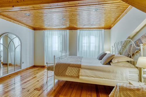 Amazing Duplex at Alfama 5