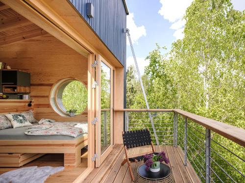 Balkons/terase, Bird Lodge for 6 guests, 50 m from the lake, sauna, hot tube in Wielki Gleboczek