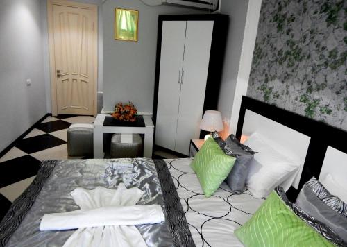 1 queen bed