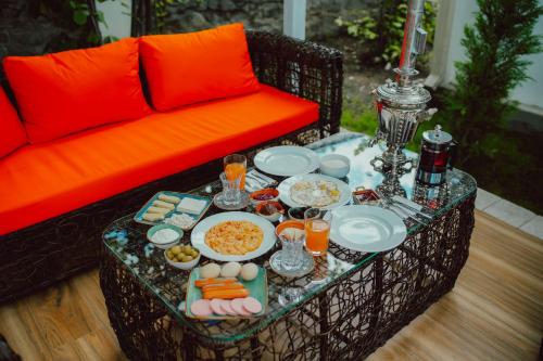 Comida y bebida, LakeSide Hotel & Spa in Nohurqishlaq